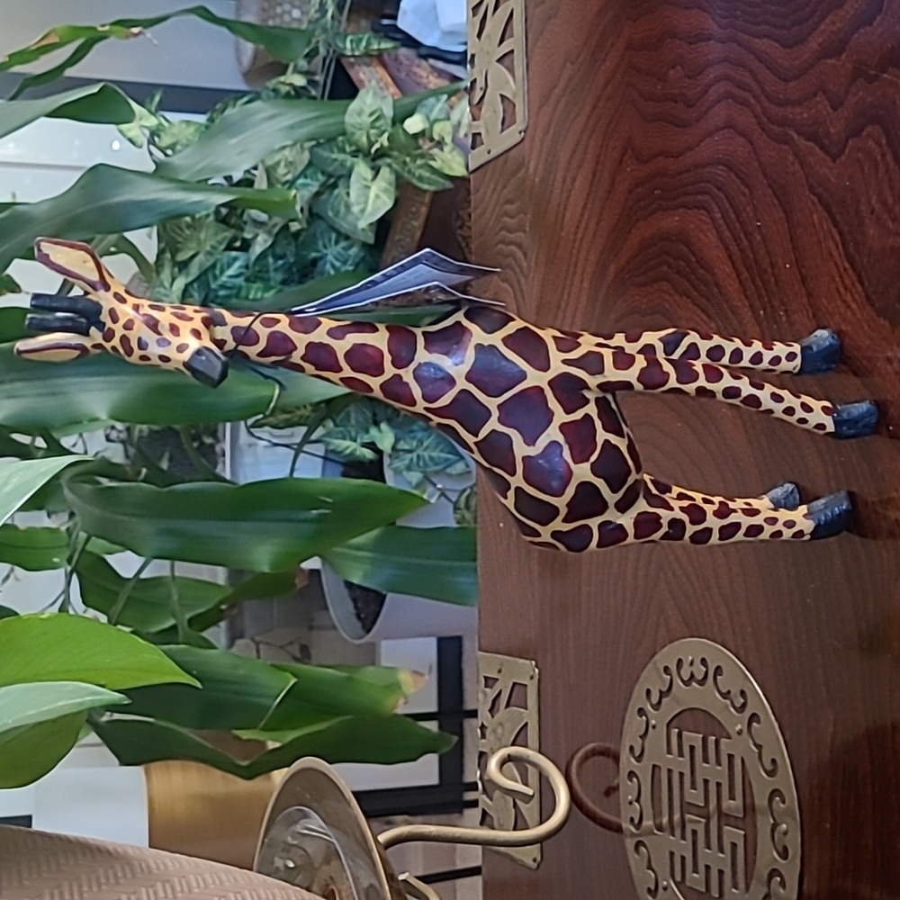 Wood Giraffe Sculpture